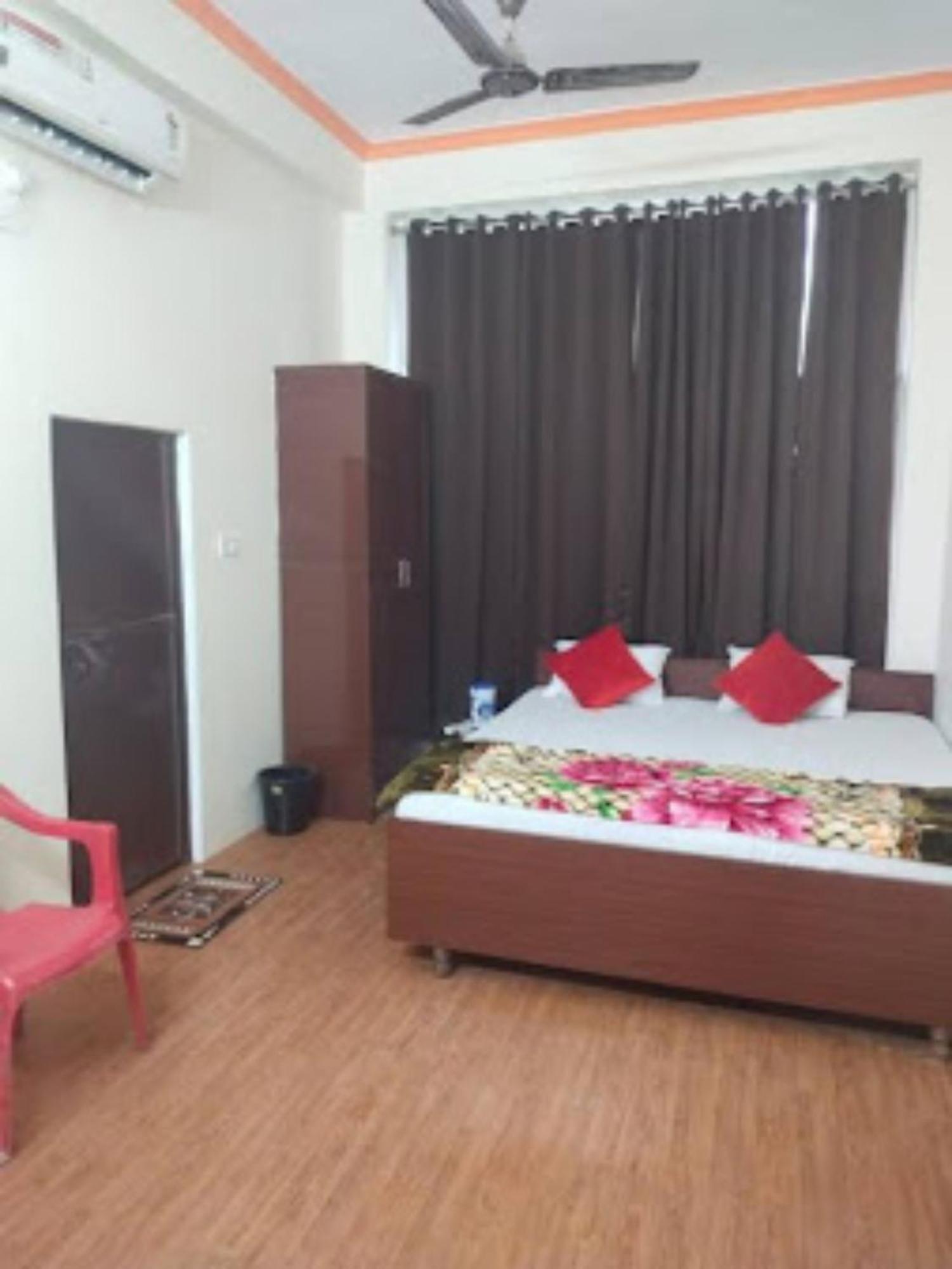 Goroomgo Paradise - Parking & Restaurant Available - Perfect Location And Comfortable Hotel
