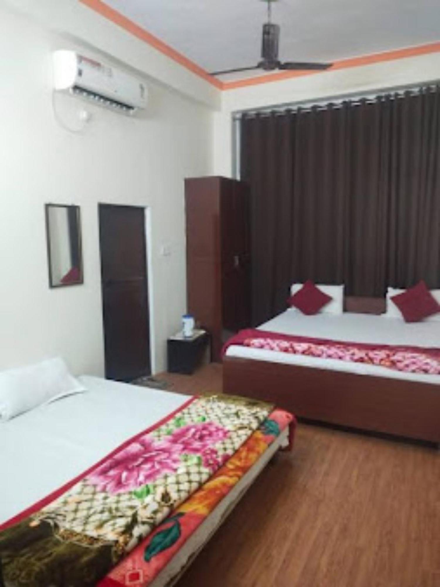 Goroomgo Paradise - Parking & Restaurant Available - Perfect Location And Comfortable Hotel 3*