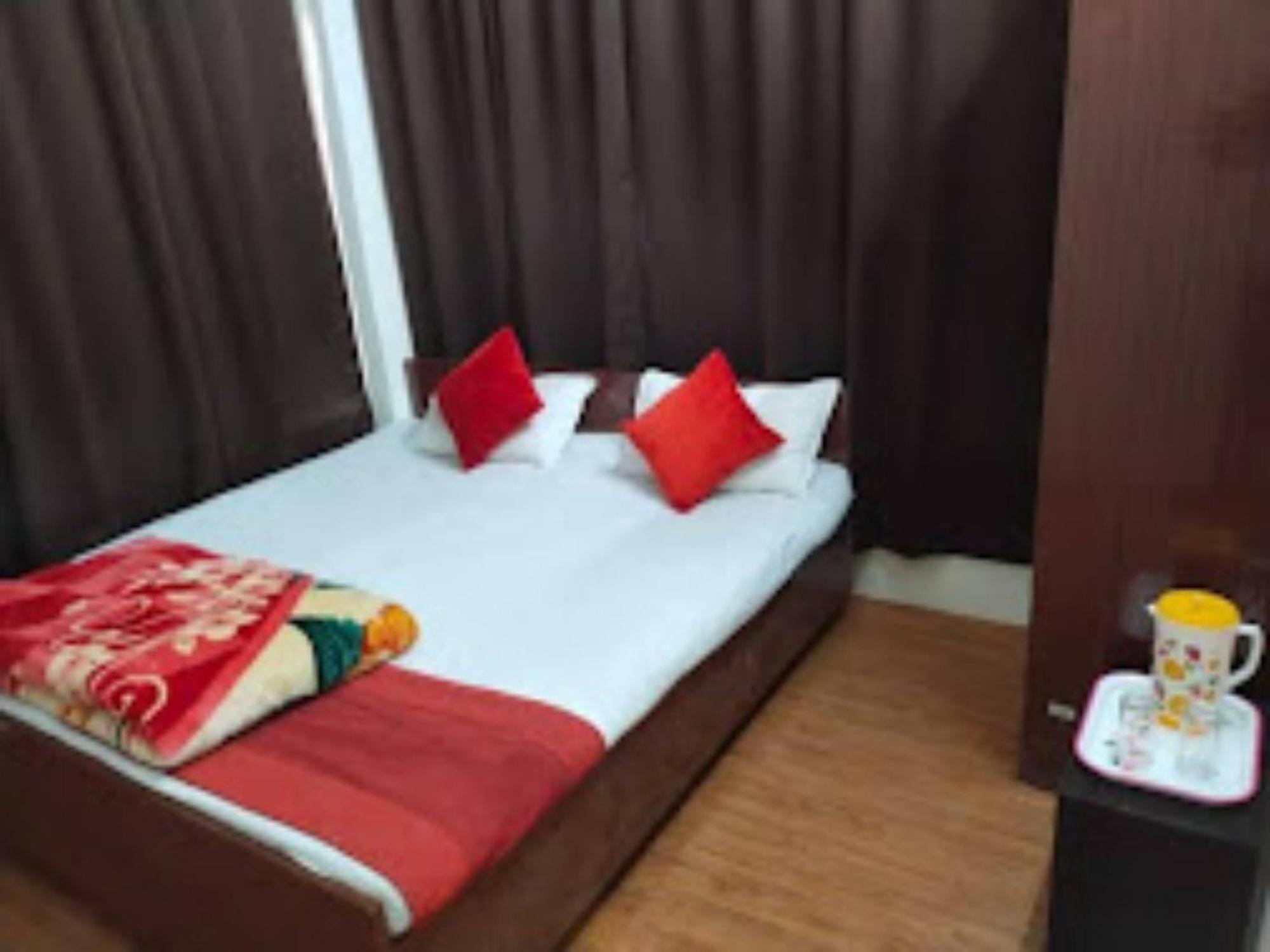 Goroomgo Paradise - Parking & Restaurant Available - Perfect Location And Comfortable Hotel