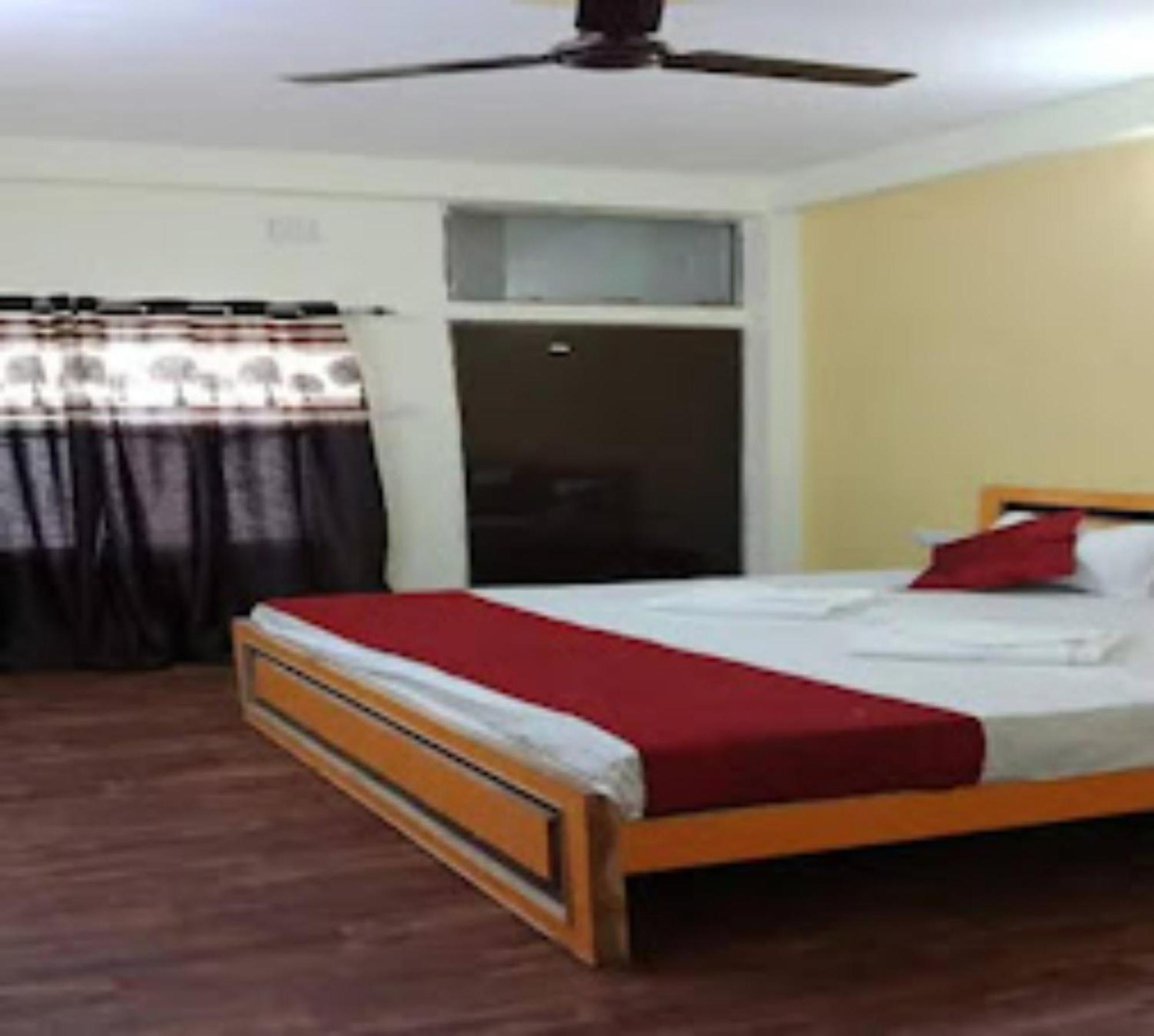 Hotel Goroomgo Paradise - Parking & Restaurant Available - Perfect Location And Comfortable Varanasi
