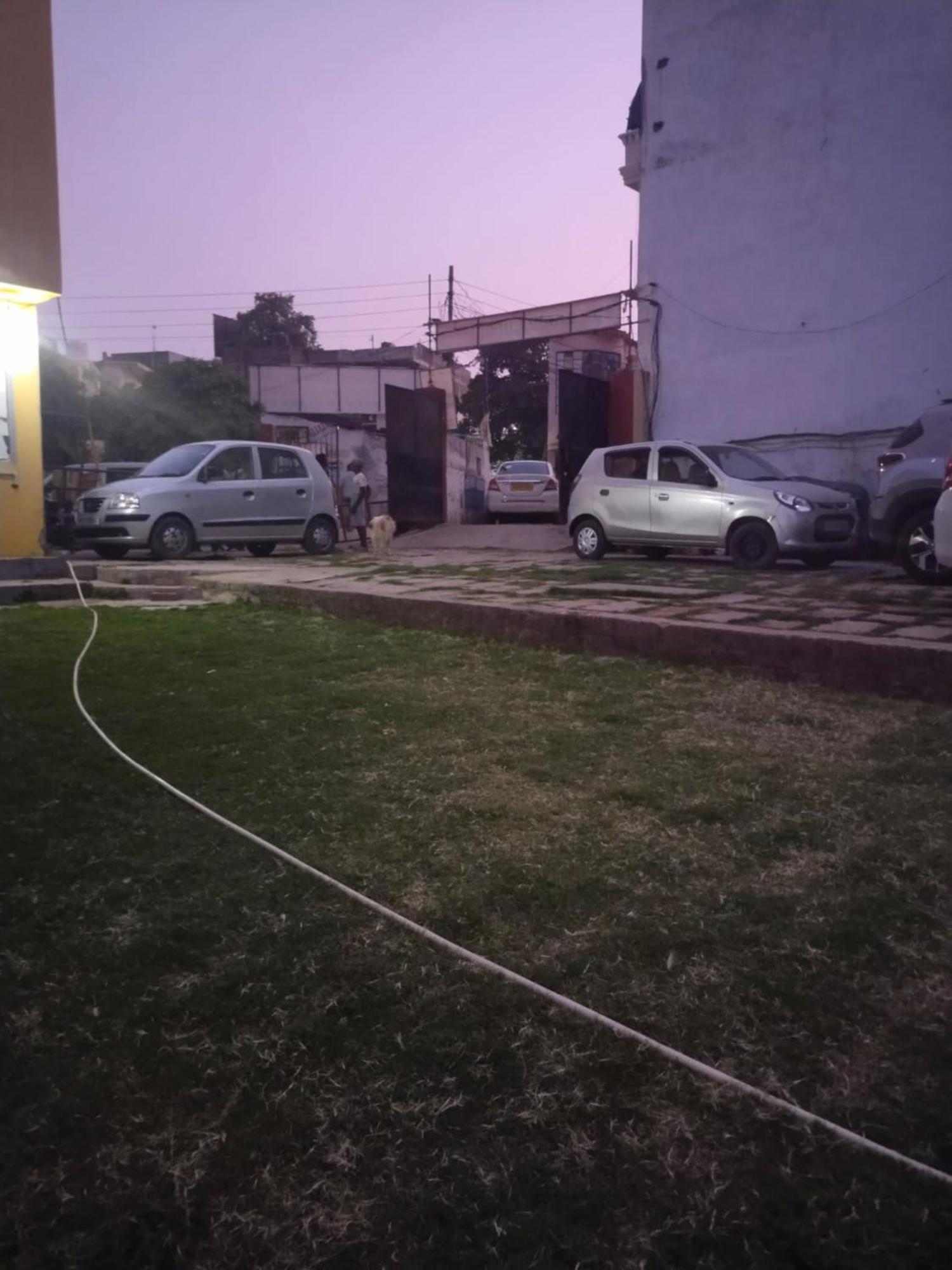 Goroomgo Paradise - Parking & Restaurant Available - Perfect Location And Comfortable Varanasi