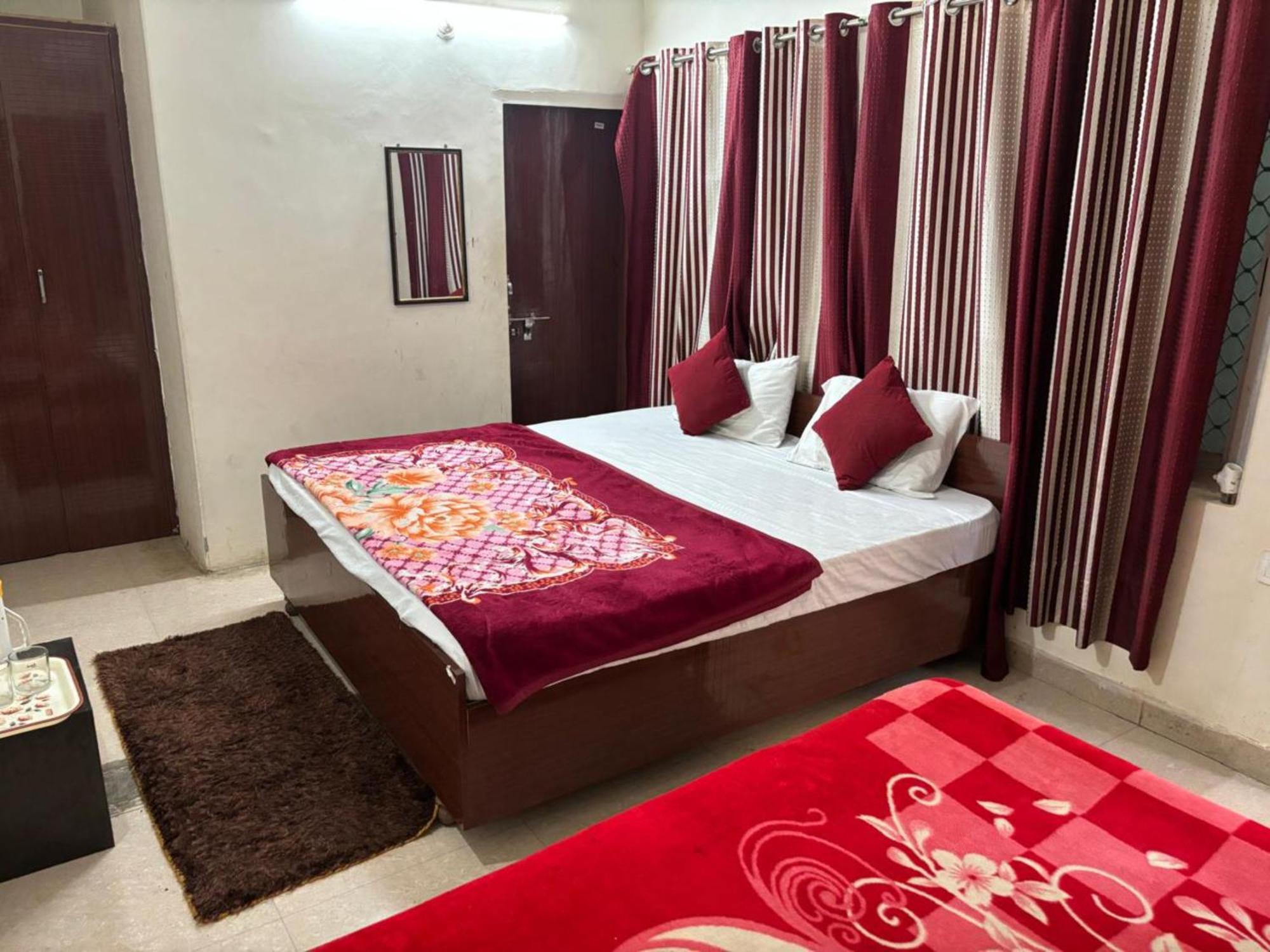 Goroomgo Paradise - Parking & Restaurant Available - Perfect Location And Comfortable Hotel