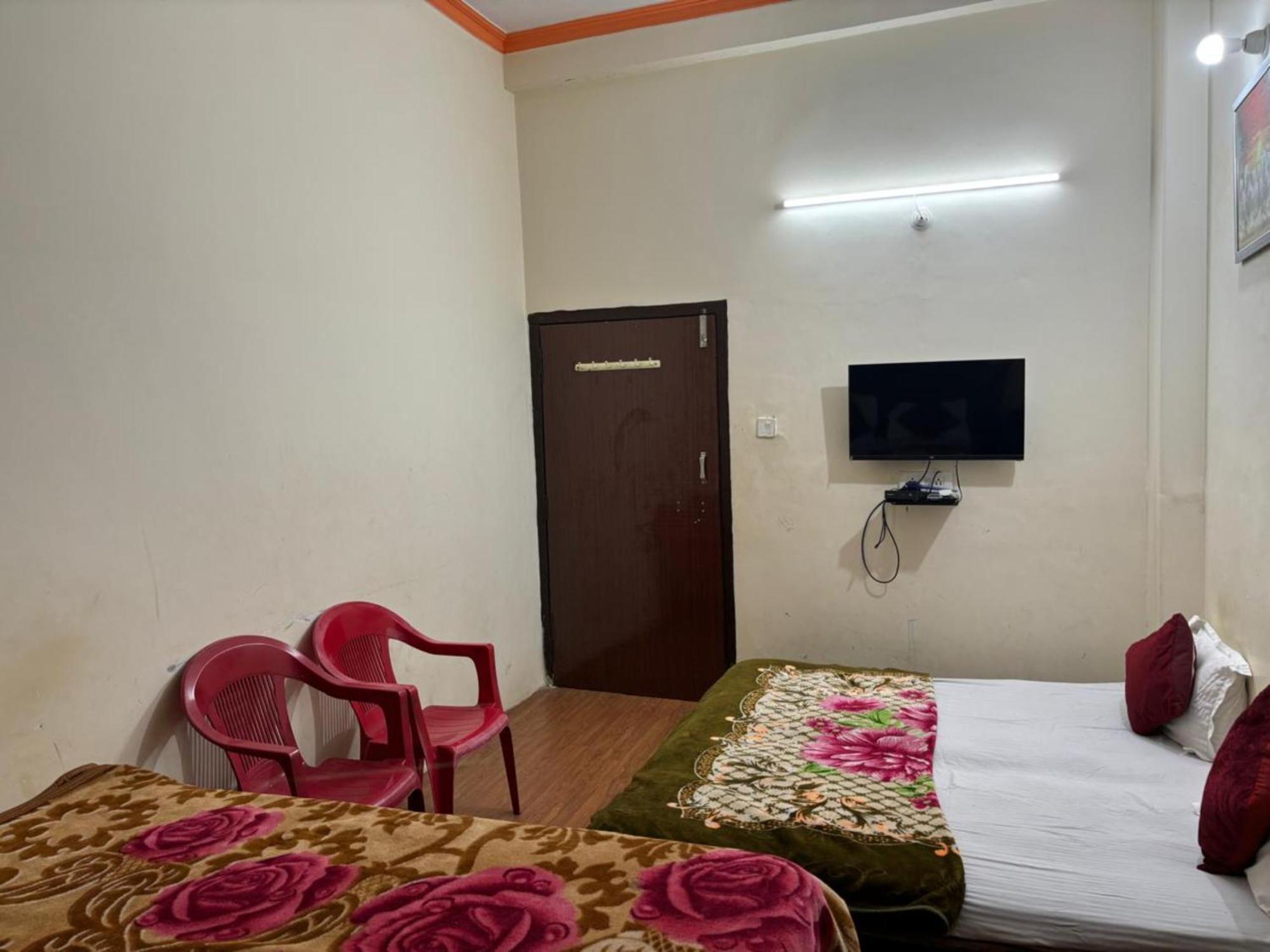 Hotel Goroomgo Paradise - Parking & Restaurant Available - Perfect Location And Comfortable