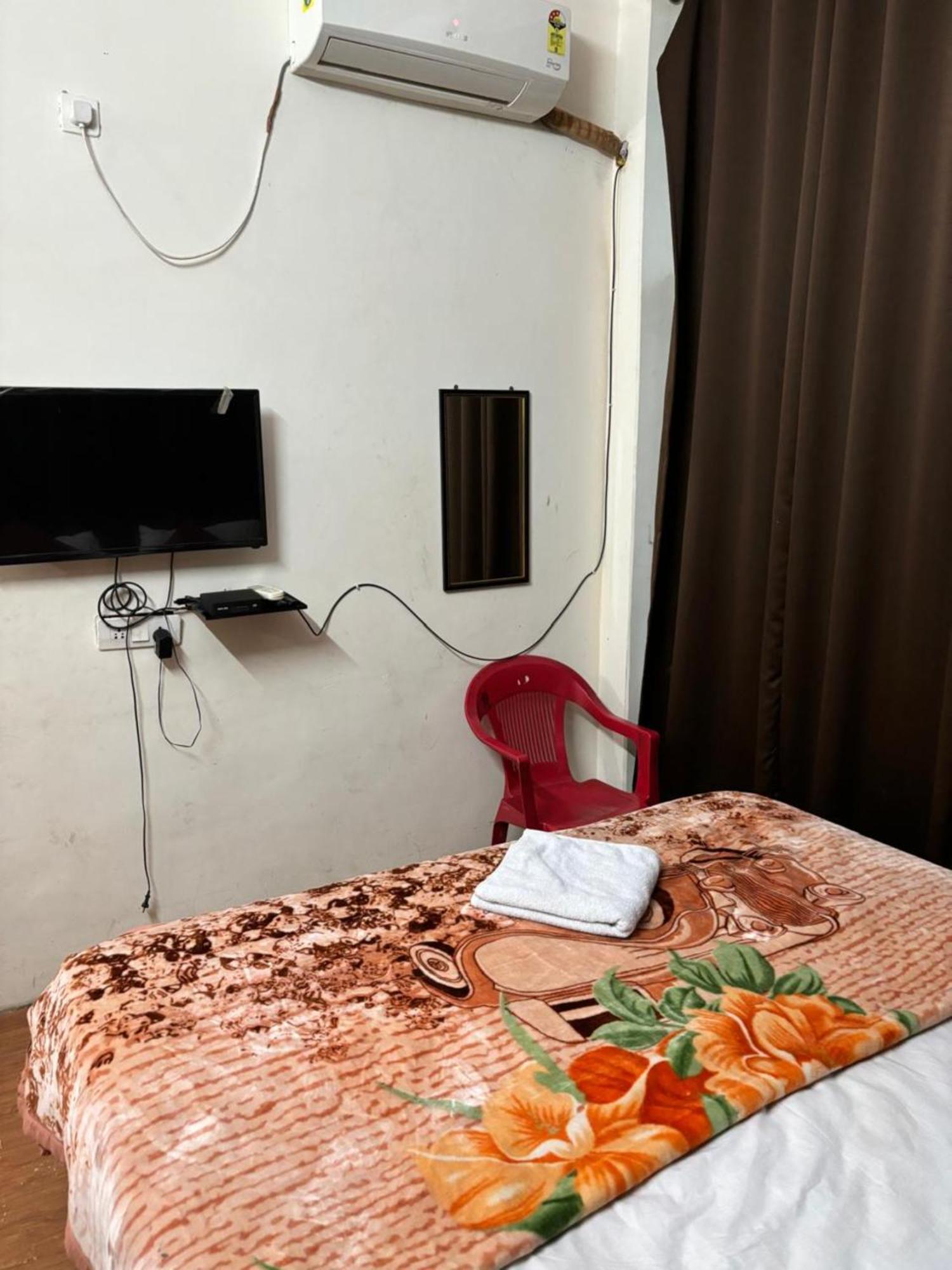Goroomgo Paradise - Parking & Restaurant Available - Perfect Location And Comfortable