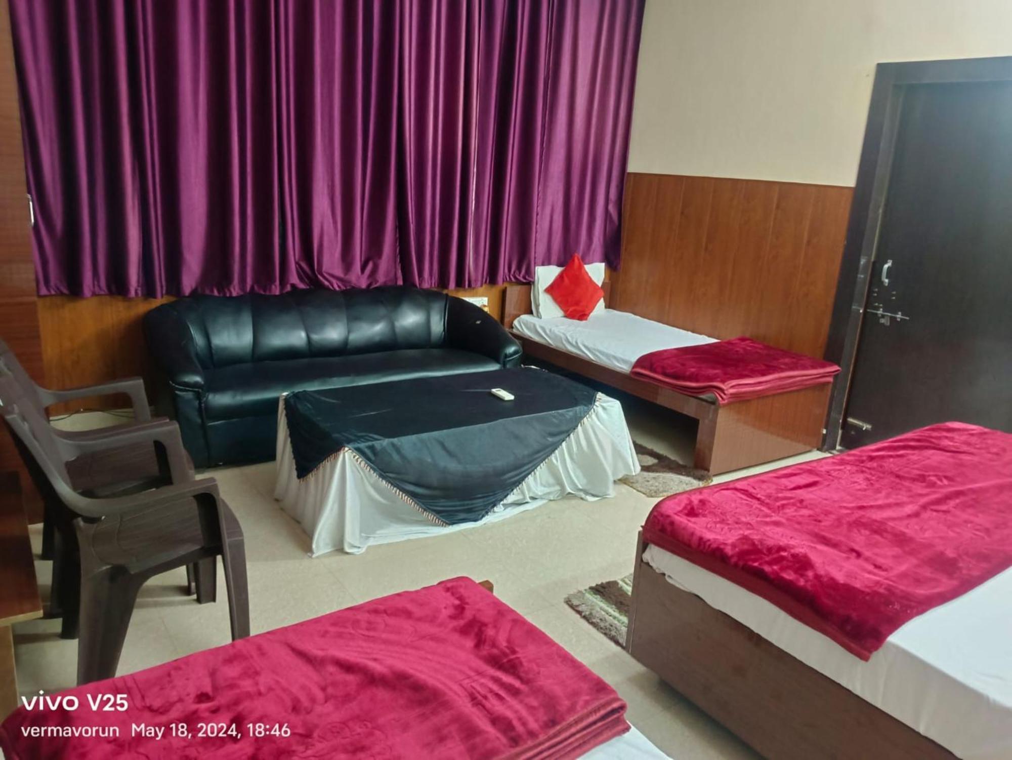 Goroomgo Paradise - Parking & Restaurant Available - Perfect Location And Comfortable